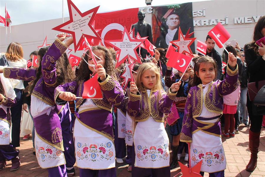Narlıdere’de 23 Nisan coşkusu yaşandı Narlıdere’de 23 Nisan coşkusu yaşandı