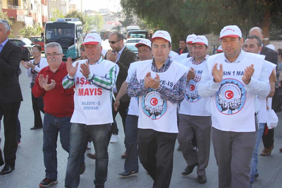Narlıdere Belediye işçilerine çifte bayram Narlıdere Belediye işçilerine çifte bayram
