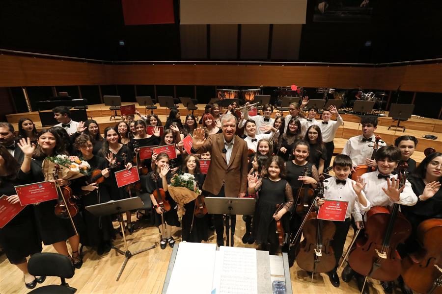 ÇOCUK SENFONİ VE CENGİZ ÖZKAN’DAN MUHTEŞEM KONSER