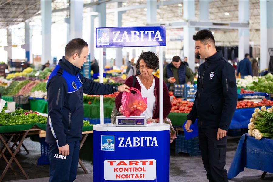 NARLIDERE BELEDİYESİ’NDEN PAZAR YERİNDE KAPSAMLI DENETİM