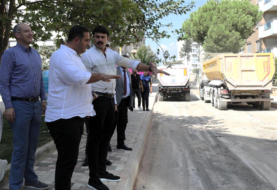 NARLIDERE’DE YATIRIM RÜZGARI, ASFALT ÇALIŞMALARIYLA BAŞLIYOR