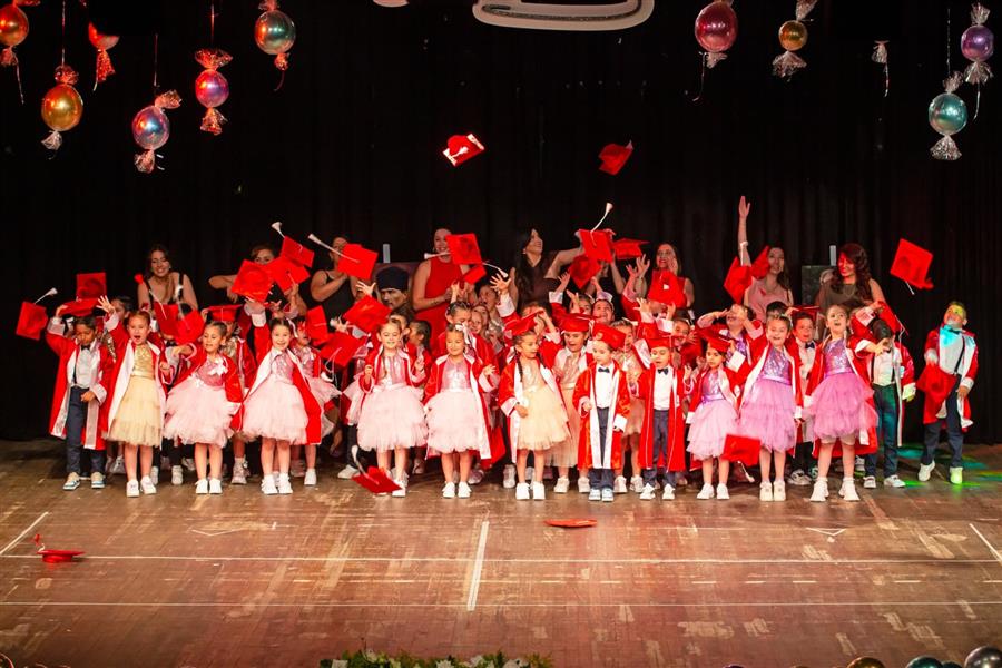 NAR ÇİÇEKLERİ’NDE MEZUNİYET COŞKUSU