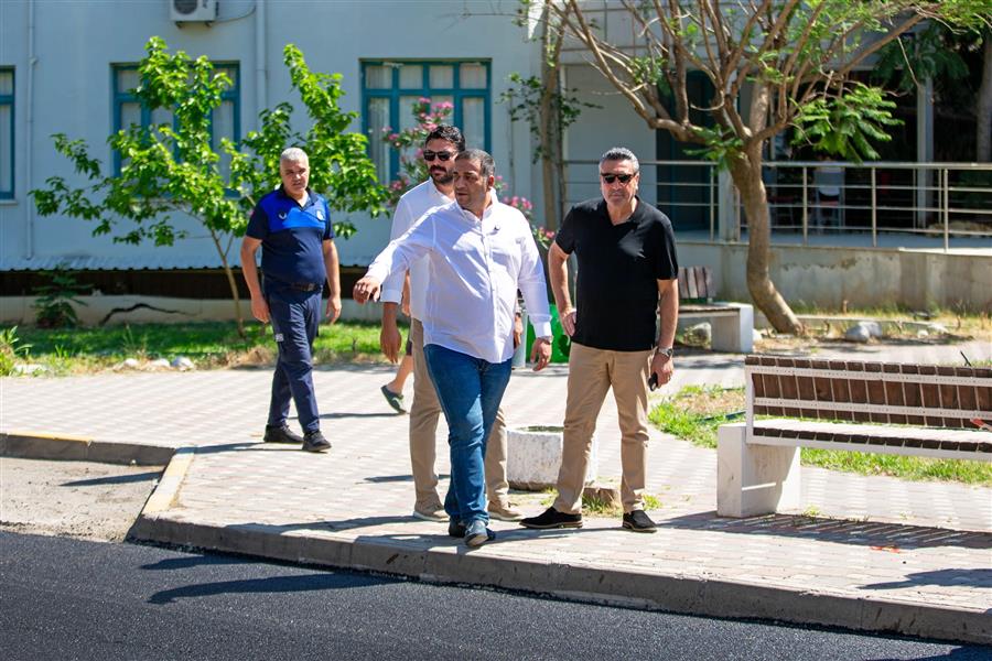 NARLIDERE’DE ASFALT MESAİSİ HIZ KESMİYOR